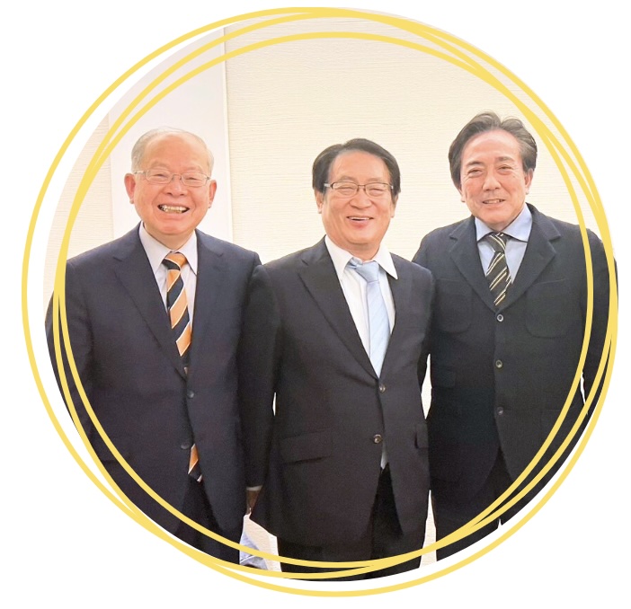 左から株式会社ハイタッチ 石川社長、太田成男教授、赤木純児先生